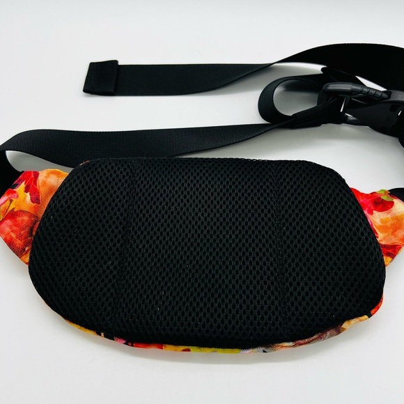 Kavu Women's Leaf Floral Fanny Pack - Multicolor - Picture 5 of 8